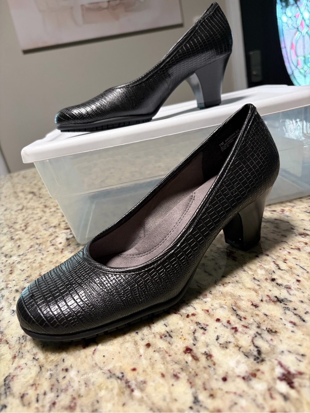 AEROSOLES Black Croc-Embossed Mid Heel Pumps